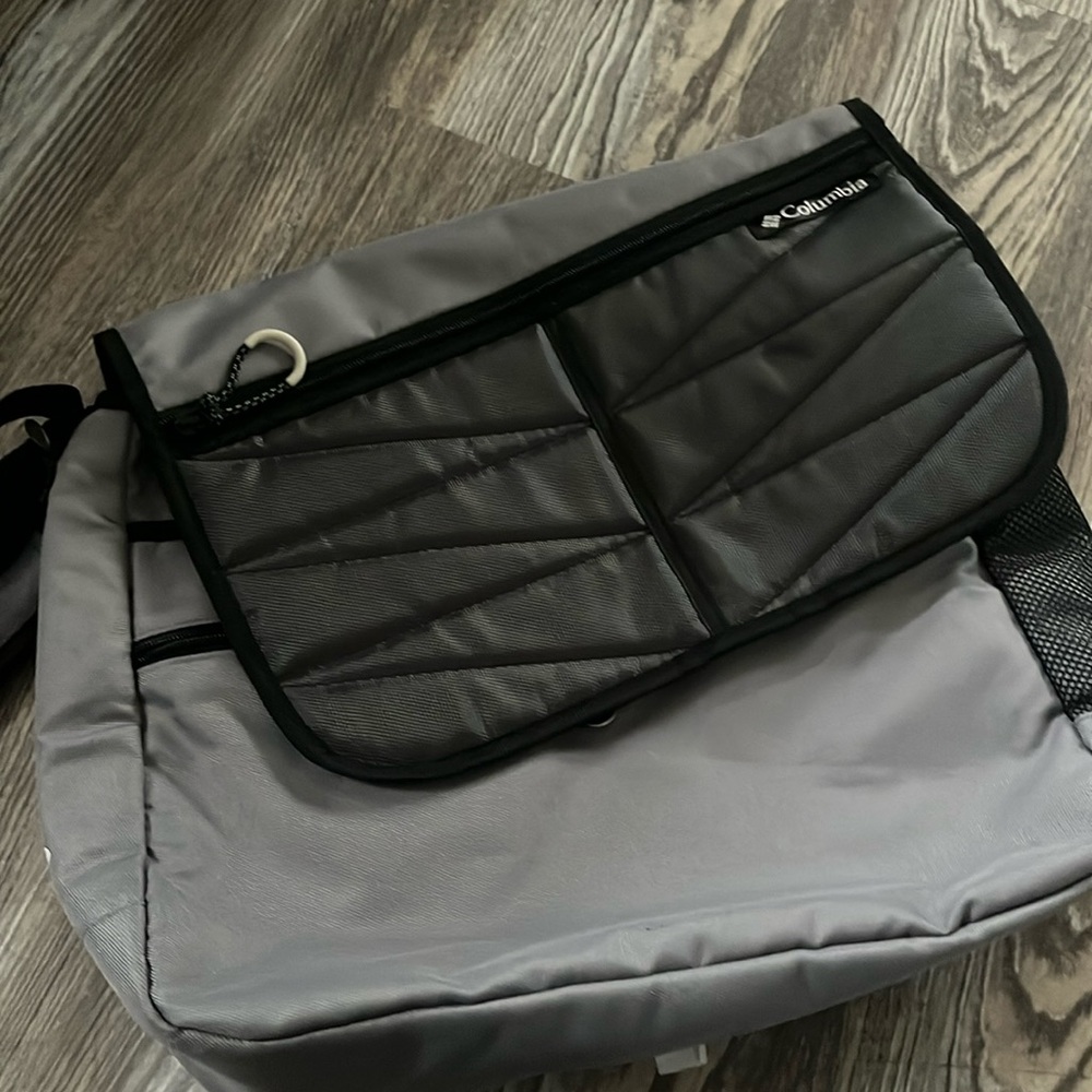 New without tag Columbia diaper bag. Never worn